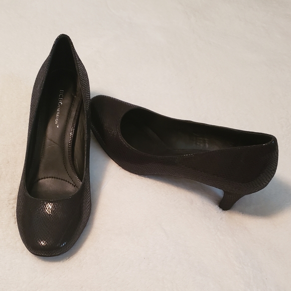 BCBGeneration Shoes - EUC BCBG leather heels